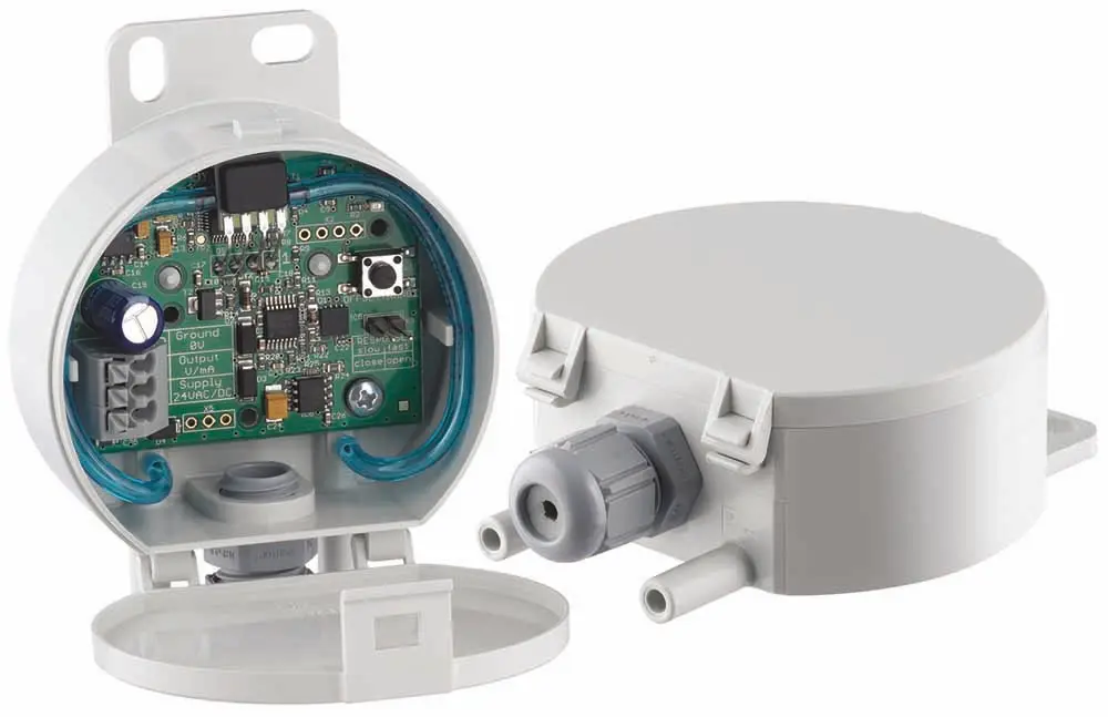 Compact differential pressure transmitter